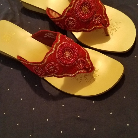 Elle Shoes - Vintage Women's Beaded Sandals size 11